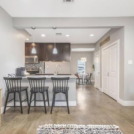Cozy 2 Bed Townhome Near The Hospital ラファイエット エクステリア 写真