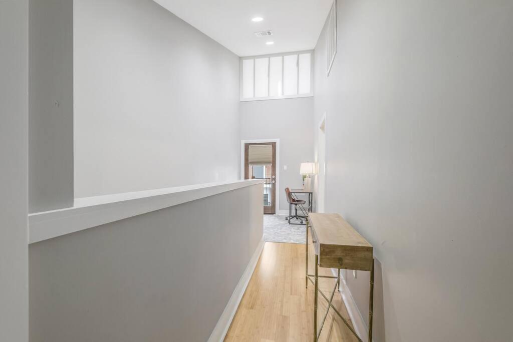 Cozy 2 Bed Townhome Near The Hospital ラファイエット エクステリア 写真