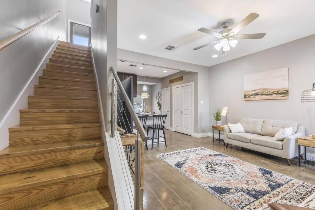 Cozy 2 Bed Townhome Near The Hospital ラファイエット エクステリア 写真