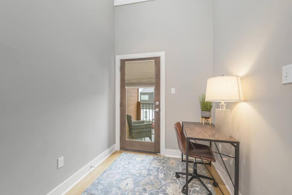 Cozy 2 Bed Townhome Near The Hospital ラファイエット エクステリア 写真