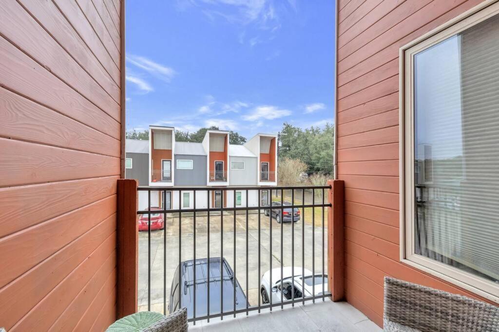 Cozy 2 Bed Townhome Near The Hospital ラファイエット エクステリア 写真
