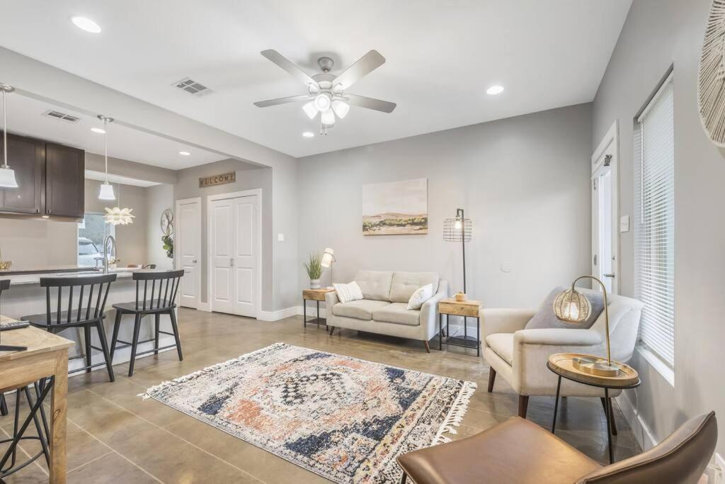 Cozy 2 Bed Townhome Near The Hospital ラファイエット エクステリア 写真